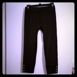 Black Knee-Length Capri Leggings w Gems